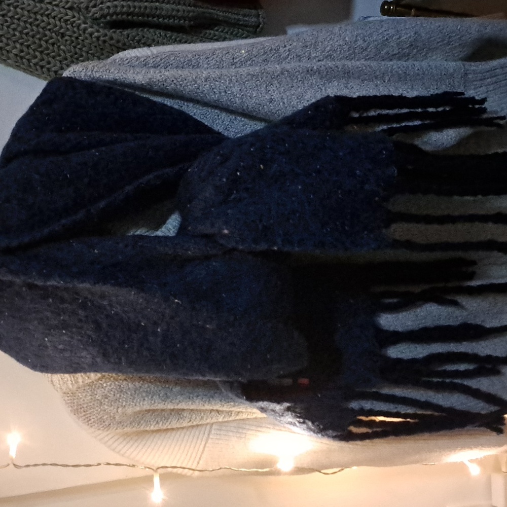 *SOLD* Huge Cozy Blue/Pink Speckled Wrap With Fringe 💙
